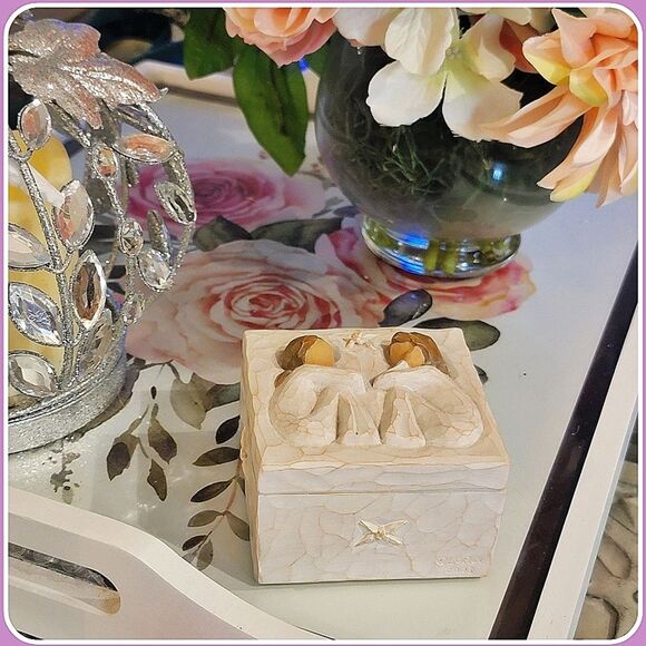 2003 #WillowTree #Friendship Sculpted Hand-Painted Keepsake Box 3" x 3" #DEMDACO - Picture 2 of 8